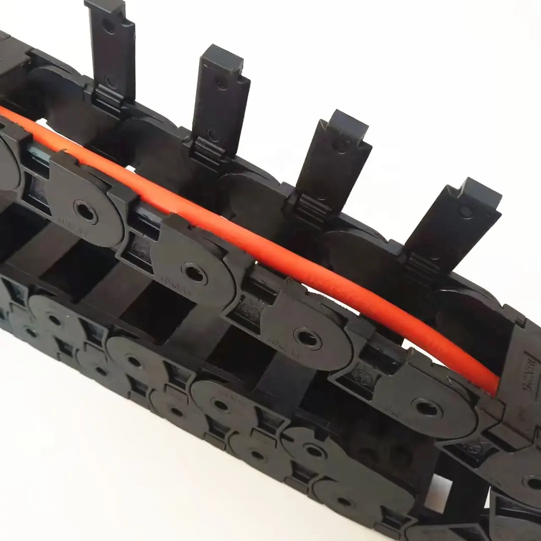 Customizable plastic drag chain for cable protection