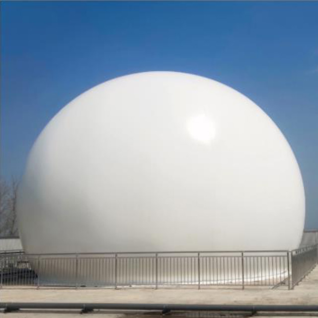 Резервуар для биогазового реактора, оснащенный двойной мембранной крышей для хранения биогаза