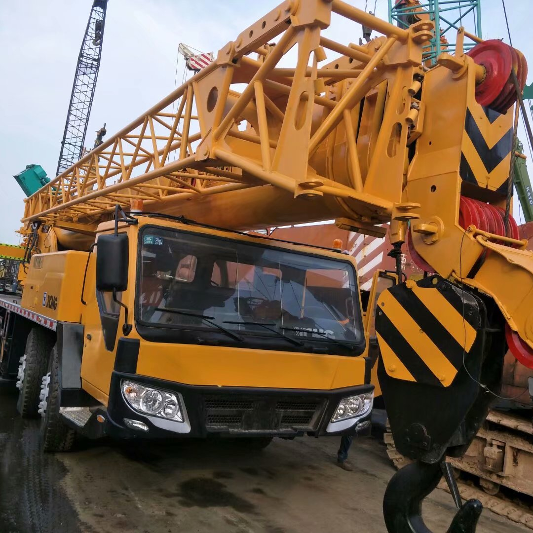 Used Chinese QY70 70ton truck crane in good working condition/ 50 ton China truck crane for sale