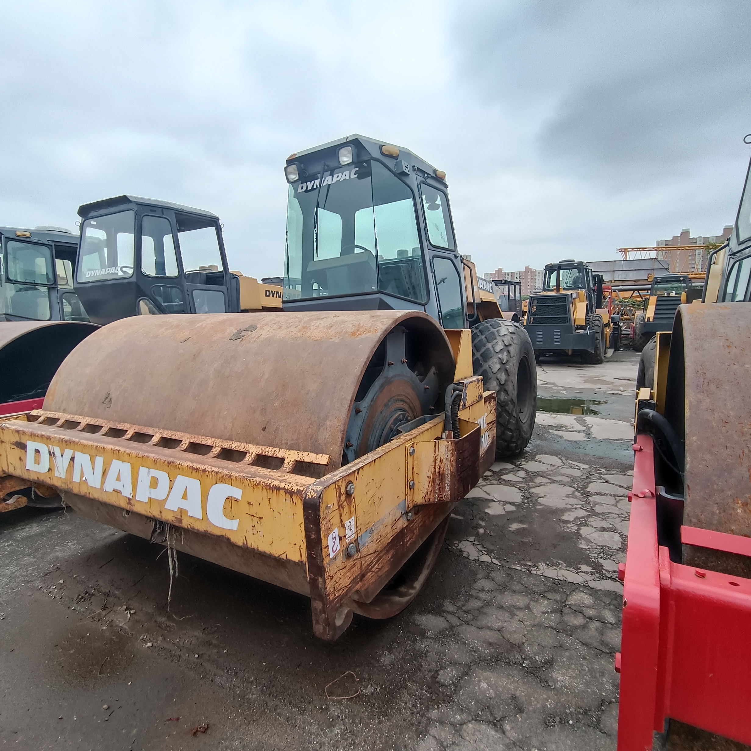 Industrial compactor machine ca301d 11-15 ton hydraulic vibrating road roller price for sale