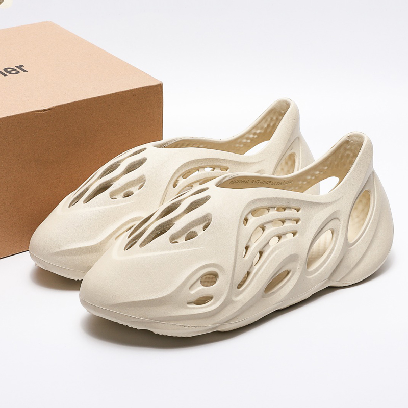 Foam Runner shoes are made of 100% environmentally friendly algae with integrated shoe design hole shoes sneakers