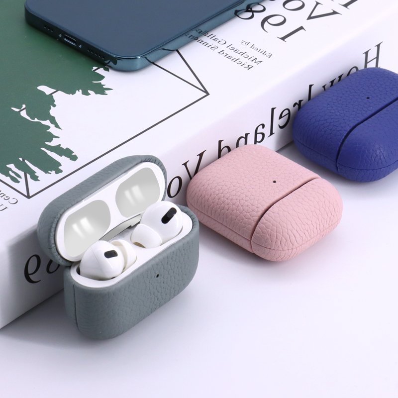 Зеленый чехол для наушников Airpods с кожаной текстурой