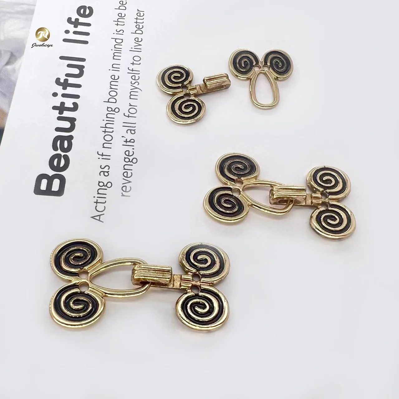 Classic Fashion Design High End Hooks Button Gold With Black Enamel Dress Hook For Clothing