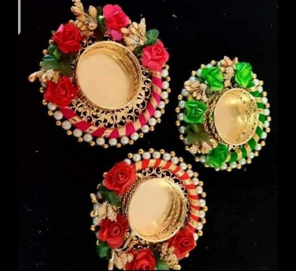 Handcrafted Beautiful Handmade Round shape Metal With Artificial Flower Tea Light Candle Holder For Decoration