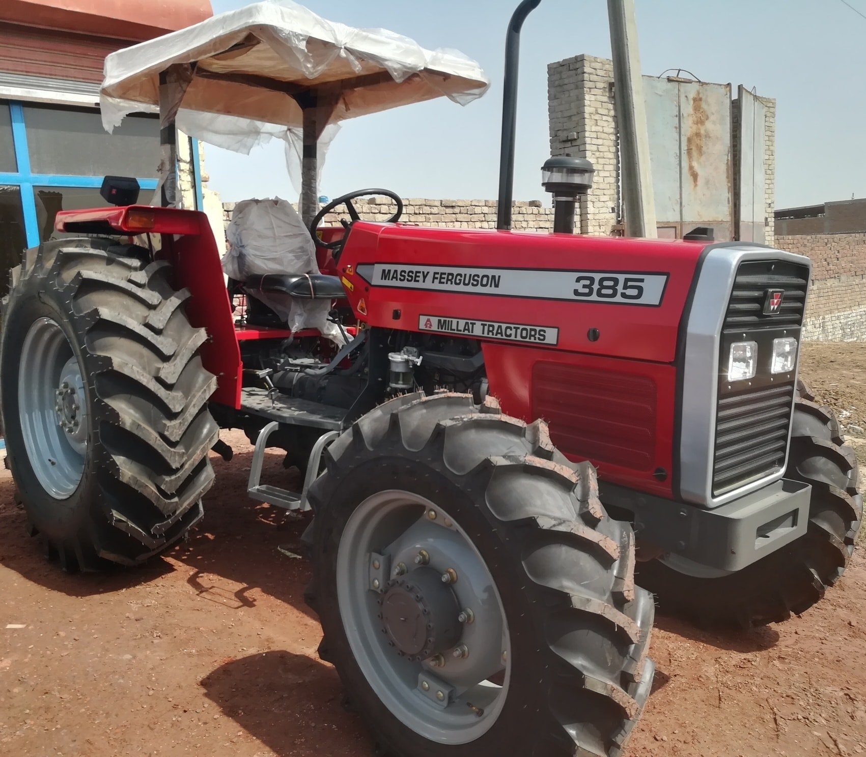 Трактор Massey Ferguson 385 4WD