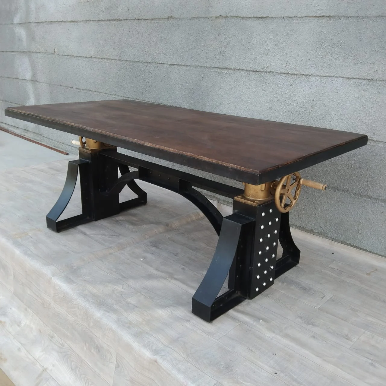 Iron and wood Industrial Crank Mechanism Dining Table, for Restaurant