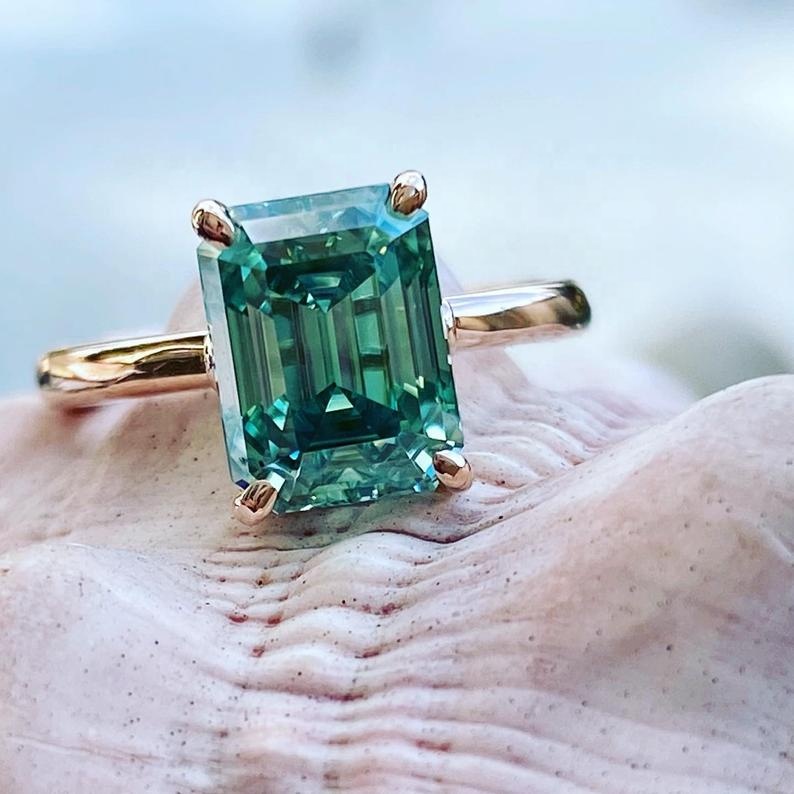 Elegant Jewelry 9*7mm 2.0ct Emerald Cut Green Moissanite Engagement Solitaire Ring