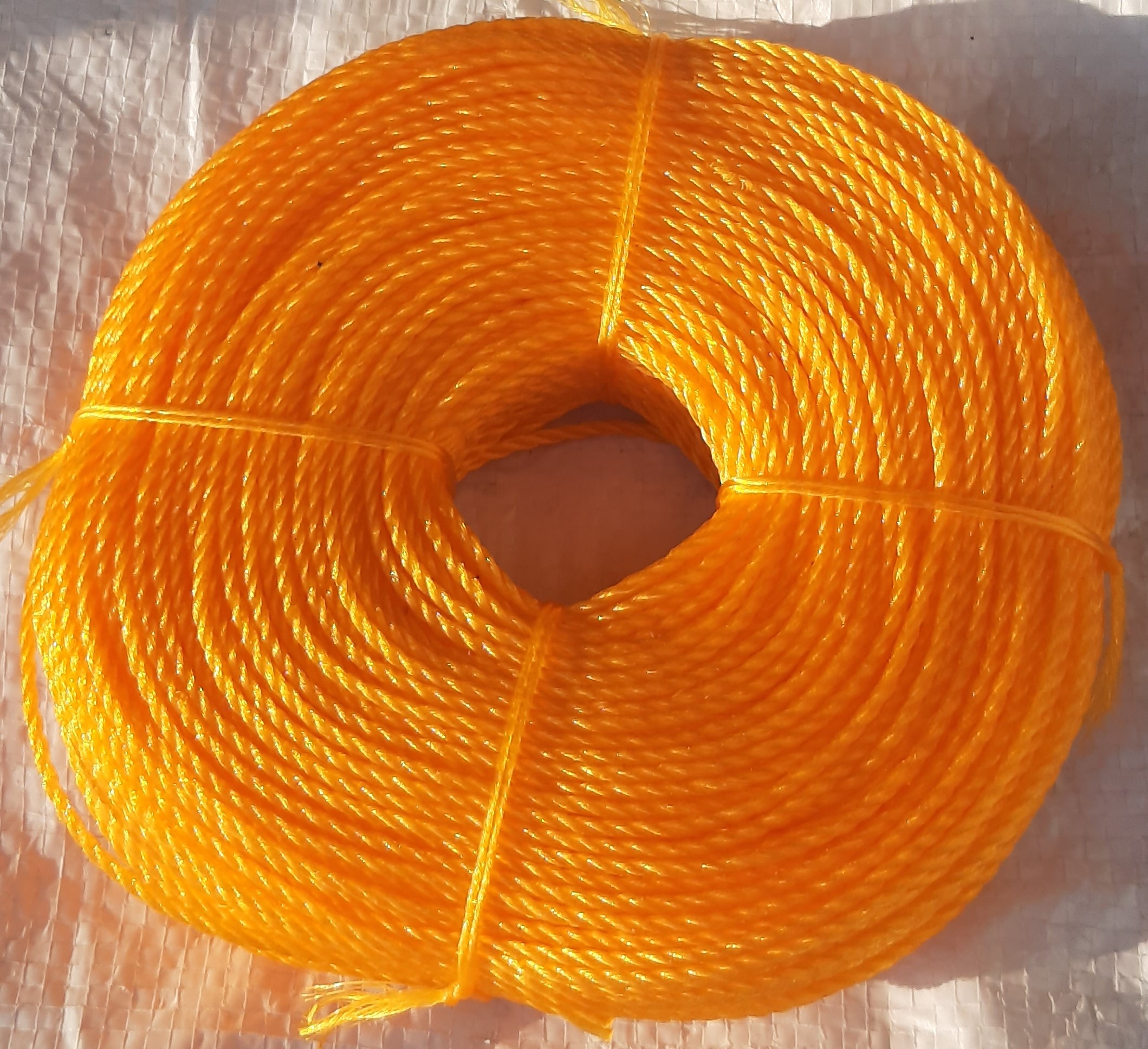 Оптовая продажа от поставщика! Высокое качество! HDPE прядей 3 каната пластик витая PE рыболовная веревки веревочка PP упаковка Шпагат Веревка