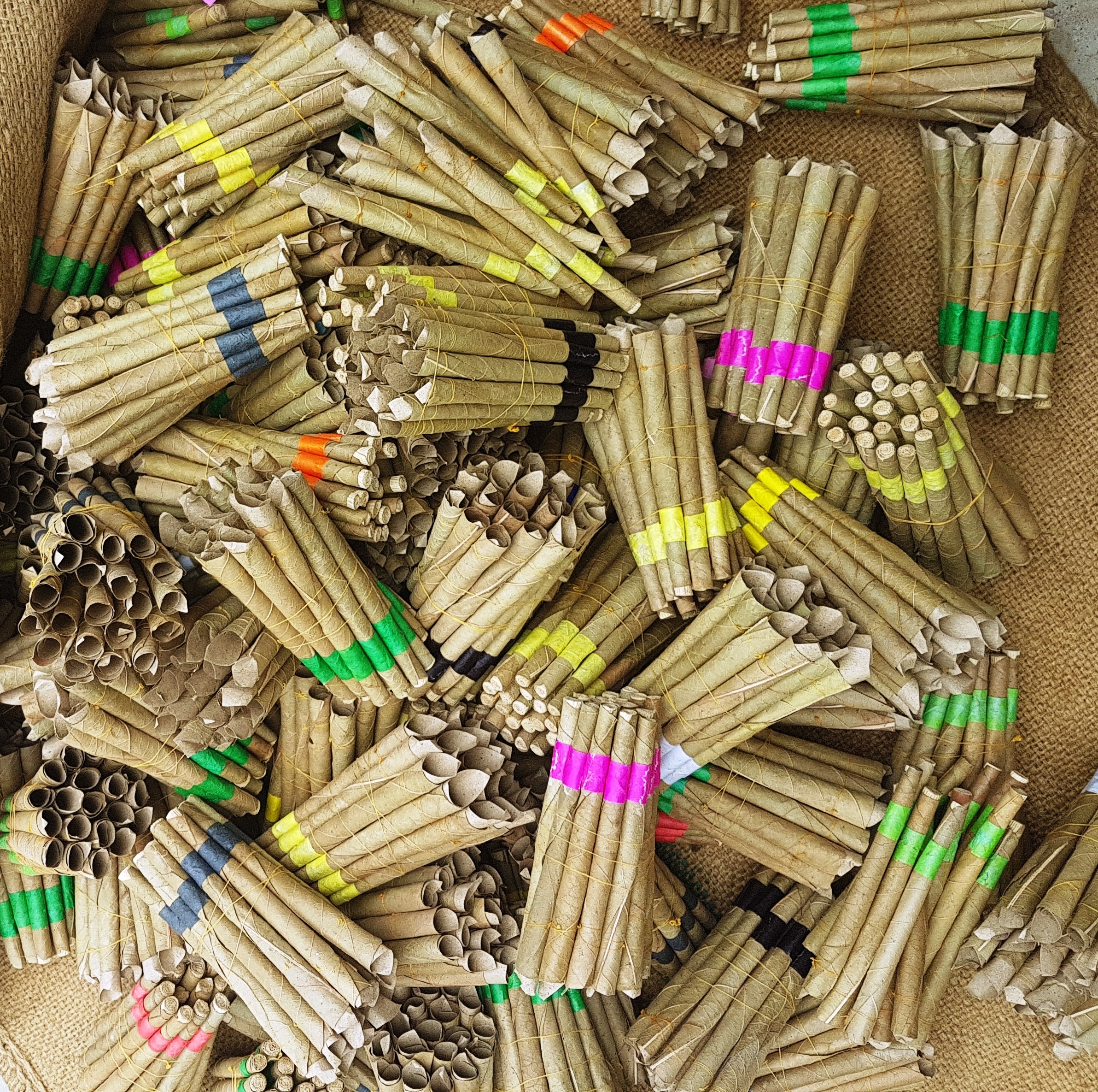 Королевский лист blunts кукурузная шелуха фильтр все размеры лист предварительно свернутые конусы и Blunts листовые конусы требуются дистрибьюторы ароматизированные рулоны