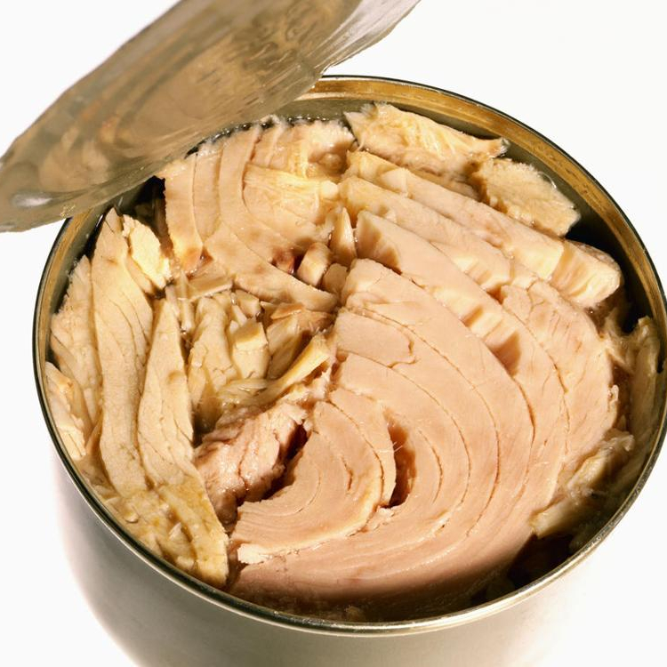 CANNED TUNA IN VEGETABLE OIL