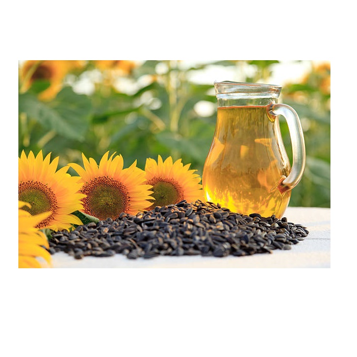 Packing In Bulk Of Golden Yellow Sunflower Seed Oil With 2 Years Shelf Life From India