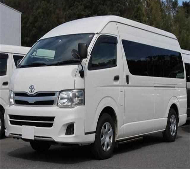 Б/у мини-автобус Toyota Hiace на продажу