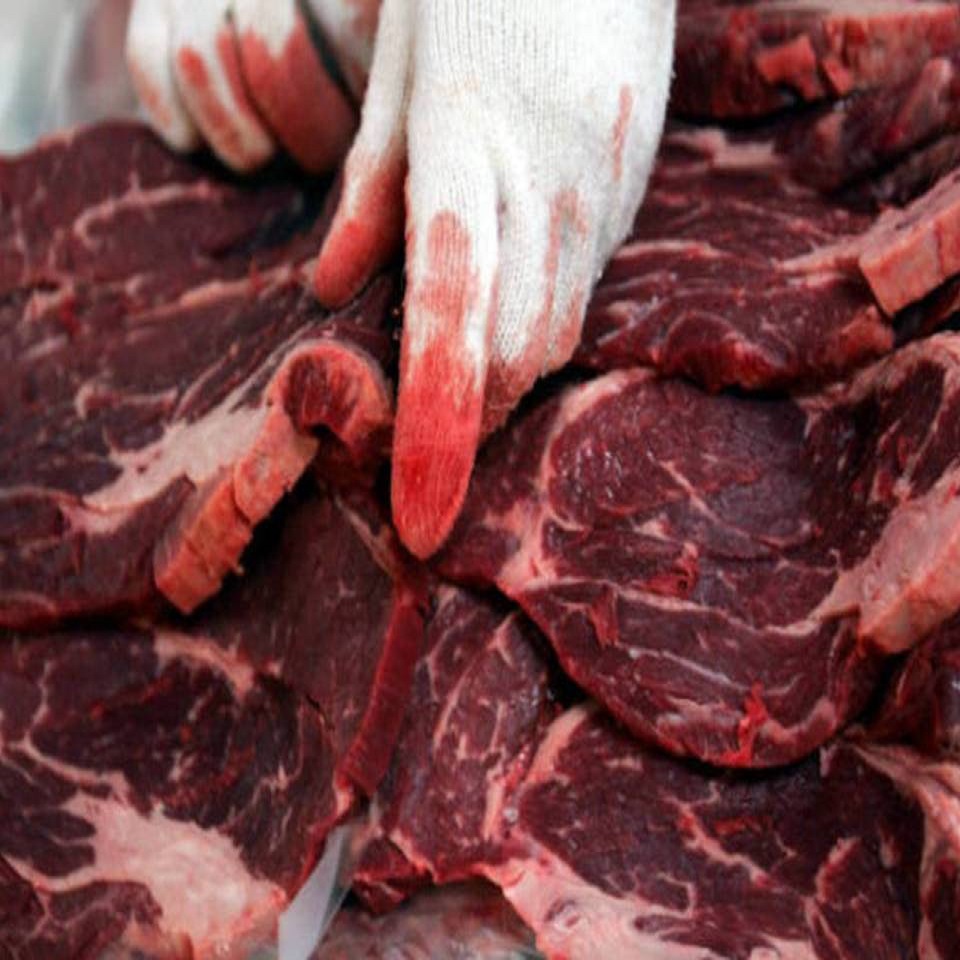Хорошо обработанное вкусное мясо лошади на продажу