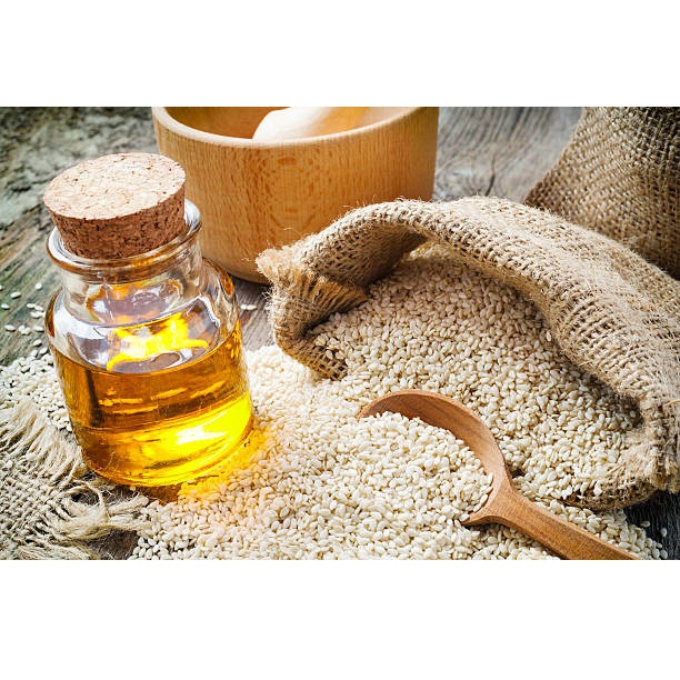 India 2 Years Shelf Life Of 100% Purity Golden Yellow-Brown Sesame Oil With GMP MSDS Certification