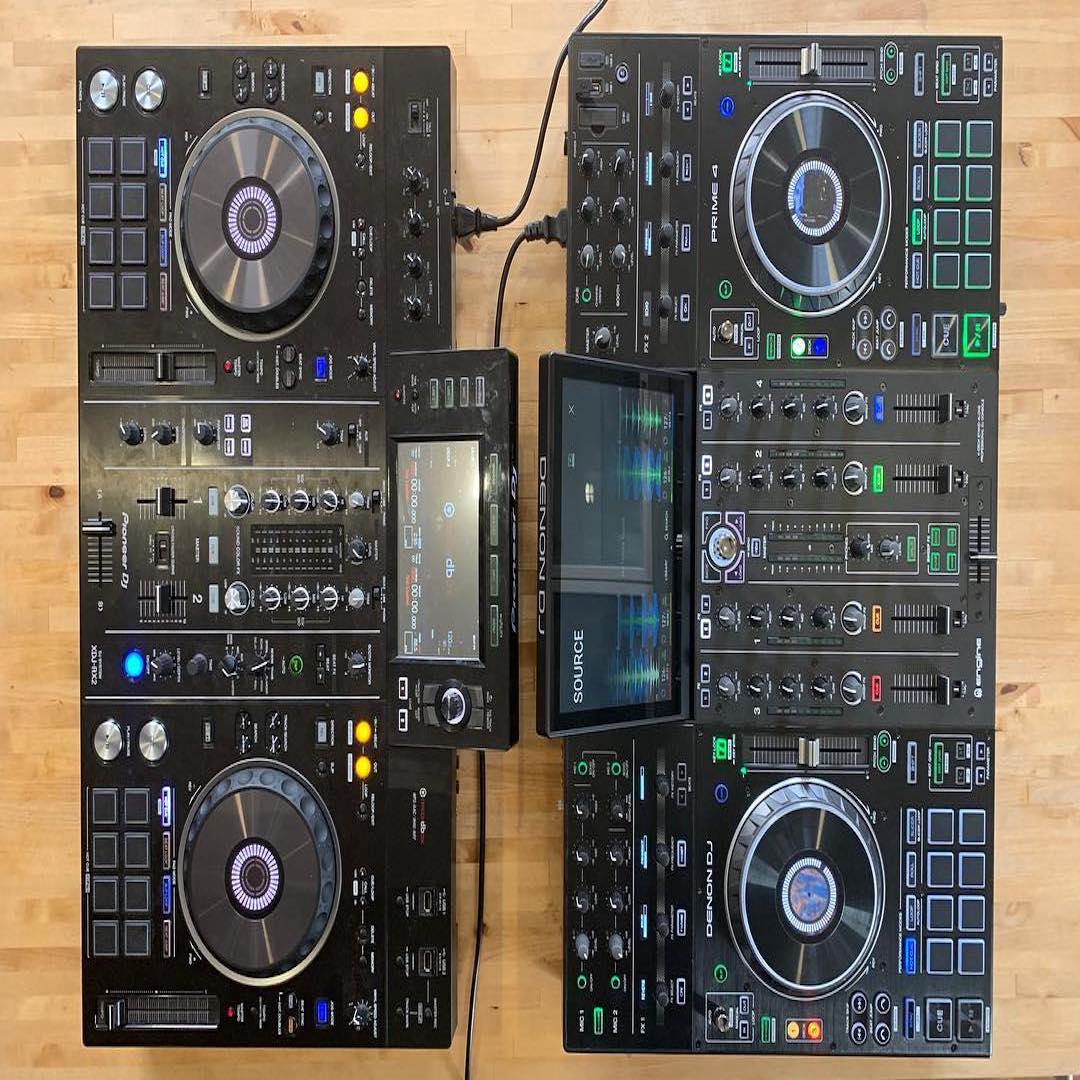 Original Pioneer DJ Set Nexus 2 DJ Set 2 CDJ 2000 NXS2 Players 1 DJM 900 NXS2 Mixer