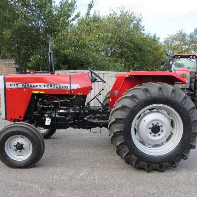 Довольно используемый 2004 Massey Ferguson 6499 4WD