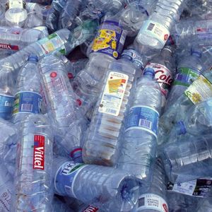 Низкая цена, переработанные/переработанные хлопья HDPE синего барабана
