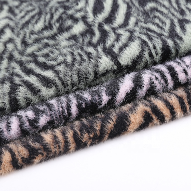 66.5% Nylon 33.5%polyester tiger lines jacquard fur customized knitted fabric