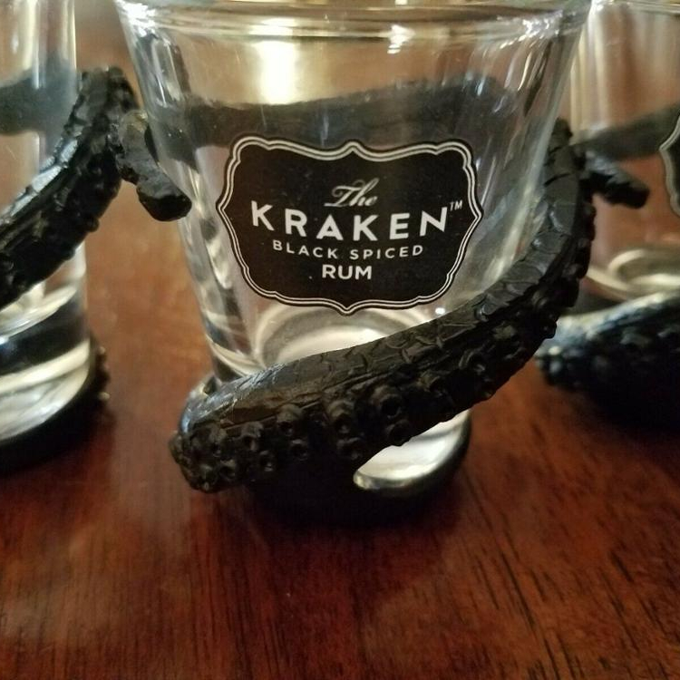 Наполнитель для рома kraken, наполнитель для бутылки с ромом kraken, дисплей для рома kraken