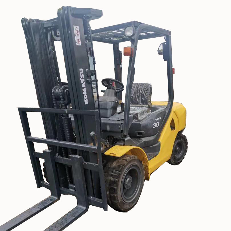 Машина для поднятия на бывшие в употреблении японские сделано komatsu 3-тонный дизельный вилочный погрузчик для продажи