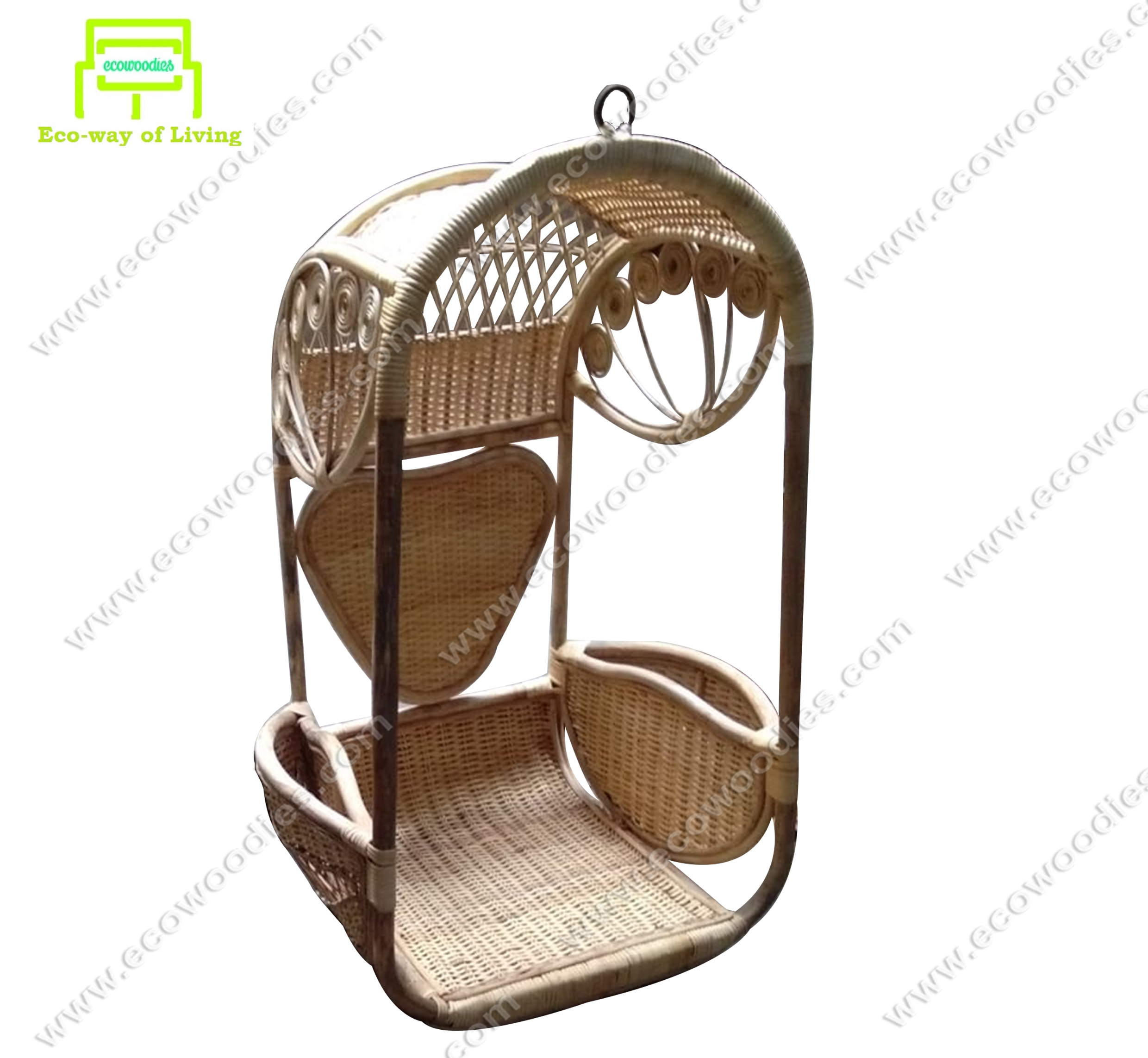 Стул-качалка из ротанга