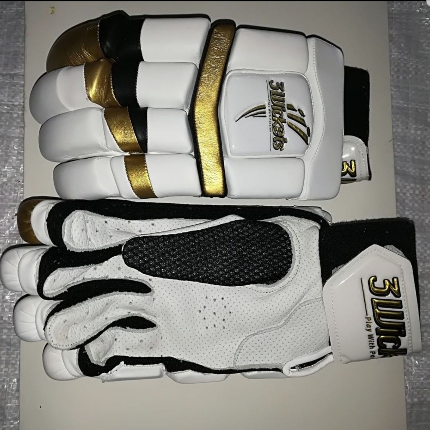 Top Range High Quality Cricket Batting Gloves New Design Custom Made Cheap price Cricket Batting Gloves