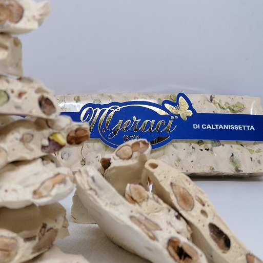 Итальянские традиционные продукта Nougat блока Nougat-миндаля и меда на Рассыпчатая sweet
