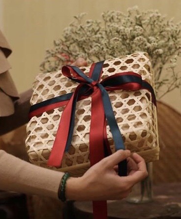 Bamboo hamper gift box for special occasions