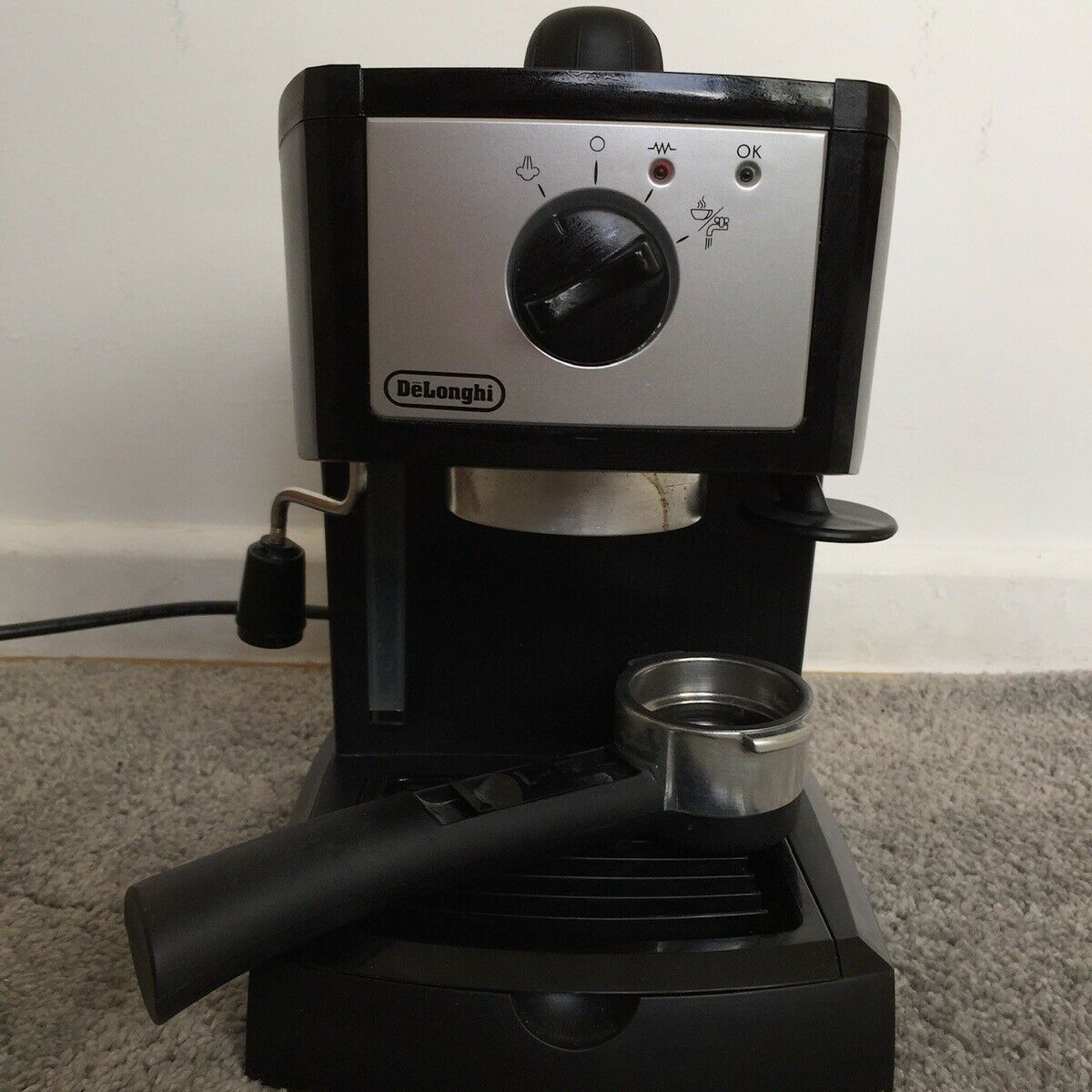 Delonghi Coffee Machine EC152