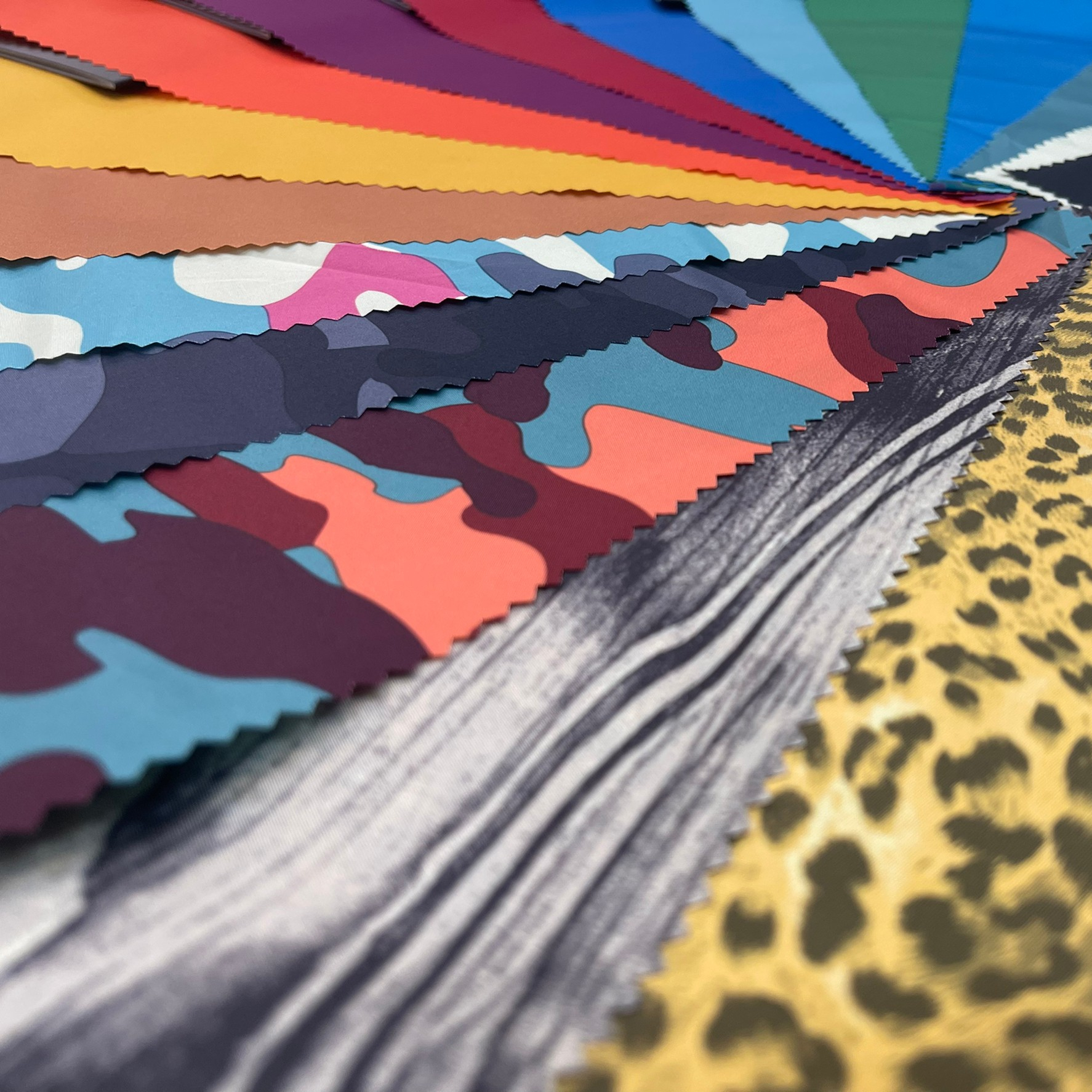 Camo printing 100% Polyester Woven Fabric with Acrylic Coating