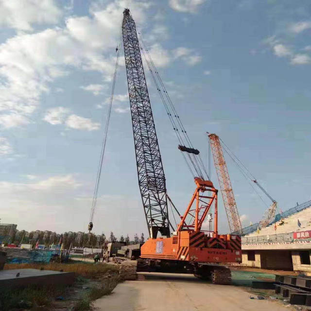 Подержанный Hitachi KH500 100T гусеничный кран с высококачественной строительной техникой на продажу