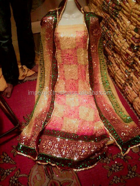 Mehndi dresses / Mehndi dress in Pakistan / Punjabi wedding suit