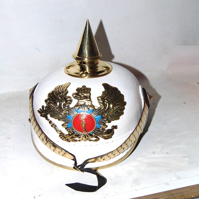 Воспроизведение немецкого белого кожаного шлема Pickelahube