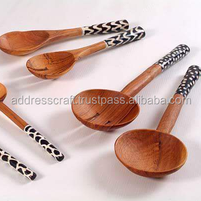 2021 Hot Selling Product Wood and Enamel Print Salad Server Christmas Space Valentine Party Halloween Gifts