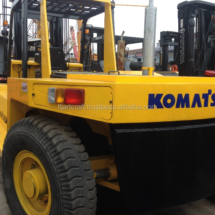 Бывшие в употреблении японские Komatsu тяжелый вилочный погрузчик 20 тонн FD200-7 дешевая распродажа