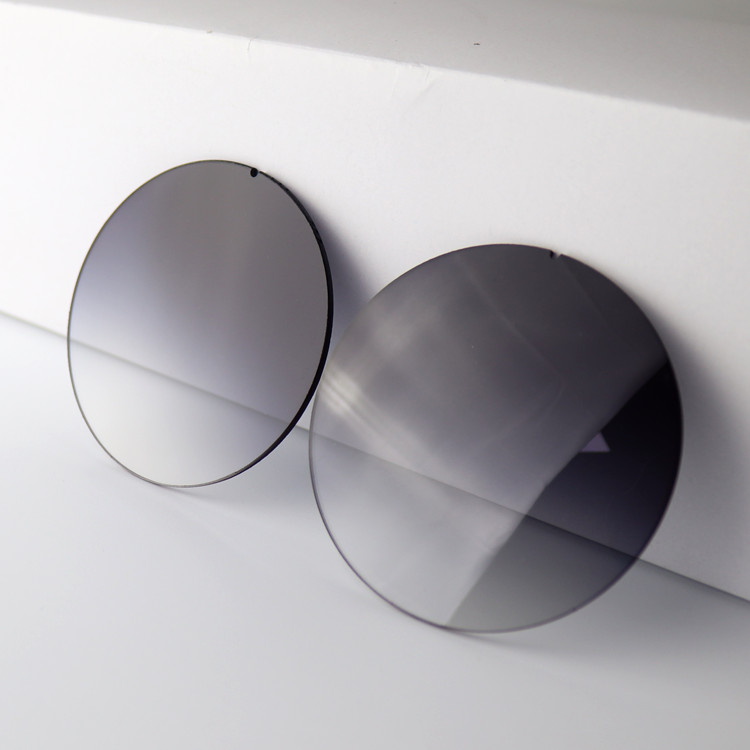 Солнцезащитные очки EXIA OPTICAL E10 с градиентными серыми линзами