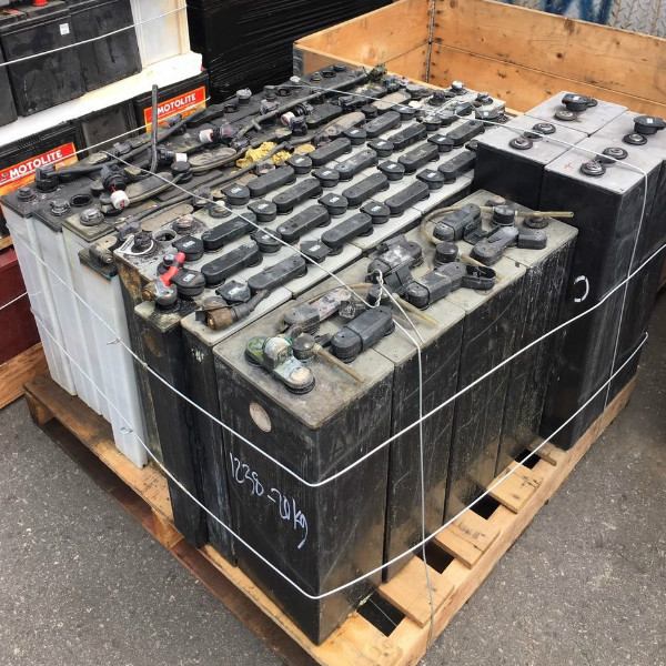 Waste and drained lead acid battery scraps for supply in bulk