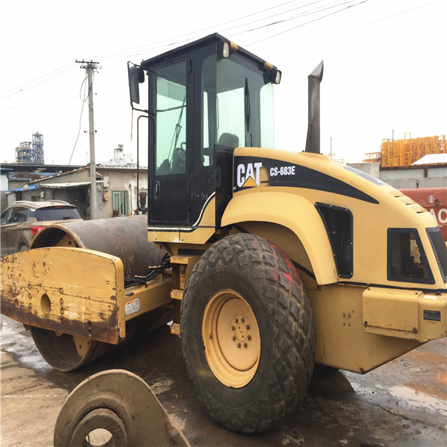 Дешевый б/у дорожный каток CAT/Caterpillar CS683/б/у дорожный каток CS683 для продажи (whatsapp: 0086-13818586978)