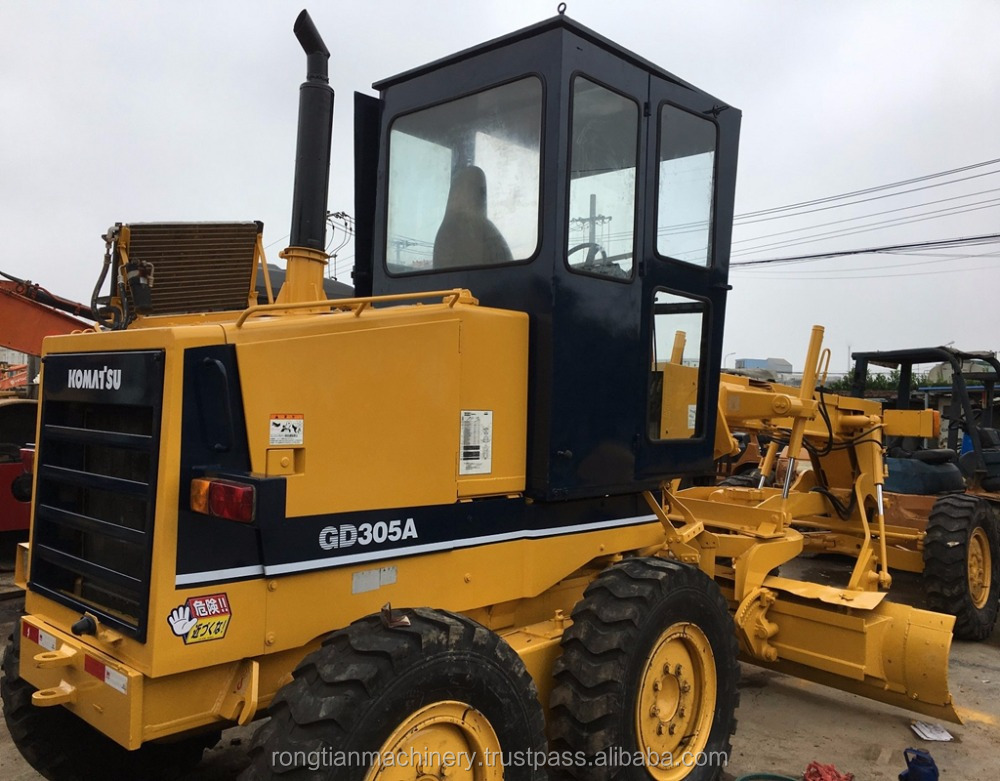 Имеется международный сертификат Komatsu б/у автогрейдеры GD305, высокое качество, низкая цена, все серии гидравлический нож грейдера для горячего сбывания