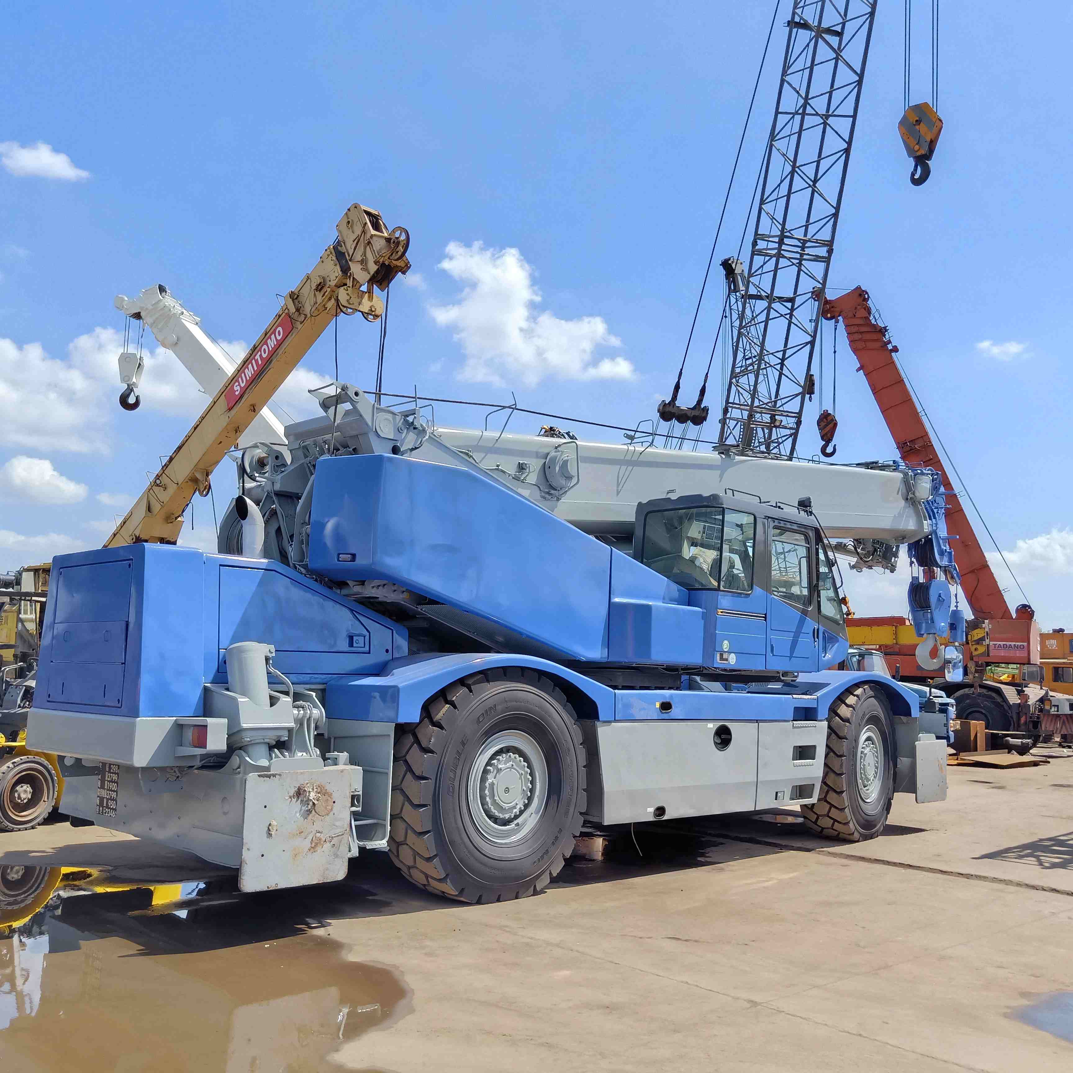Подержанный Грузовой кран Komatsu 50 тонн по низкой цене/50 тонн, грузовой кран Komatsu 500 с отличной производительностью