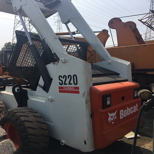 Подержанный погрузчик с бортовым поворотом BOBCAT S220