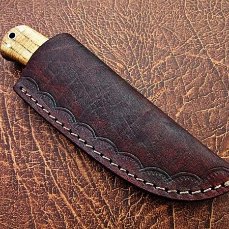 Нож из дамасской стали с деревянной ручкой MH.55