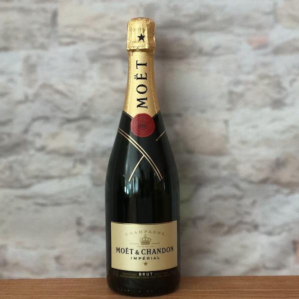 Moet & Chandon Imperial Brut цвета шампанского