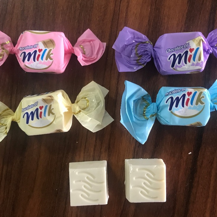 CHOCOLATE OF MILK SQUARE WHITE CHOCOLATE SIMILAR TO VIGOS
