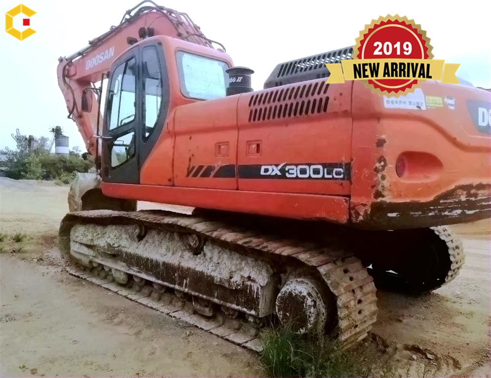 Б/у экскаватор doosan DX 300 для продажи в Шанхае
