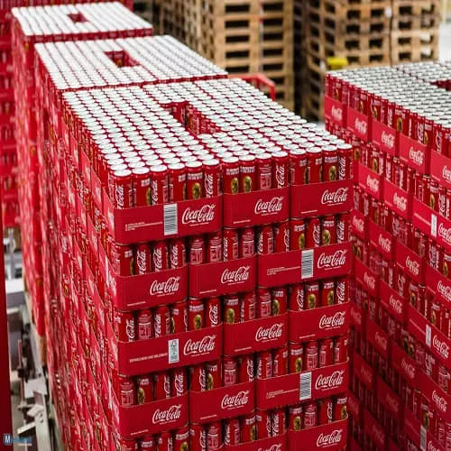 Кока-Кола 330 мл банок бутылки кока-колы коробка цветная картонная упаковка особенность вес полка обычная упаковка коричневого происхождения тип жизни напитки сода