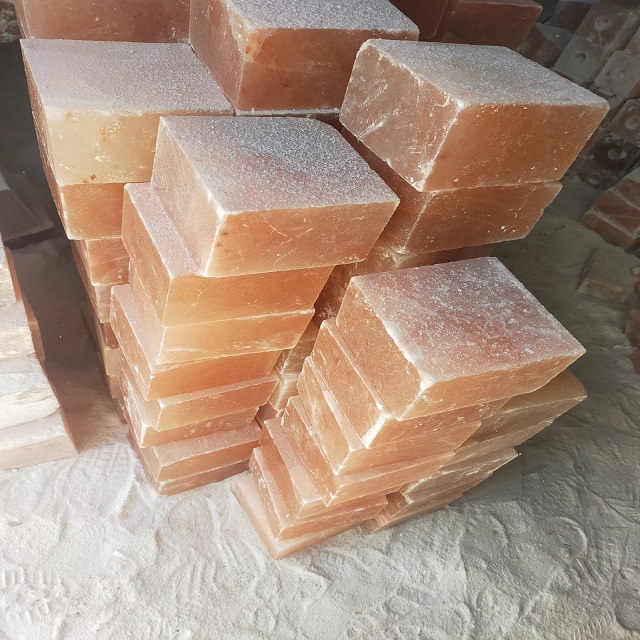 Плиты из гималайских соляных кирпичей