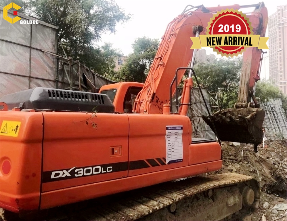 Оригинальный б/у экскаватор Doosan DX 300