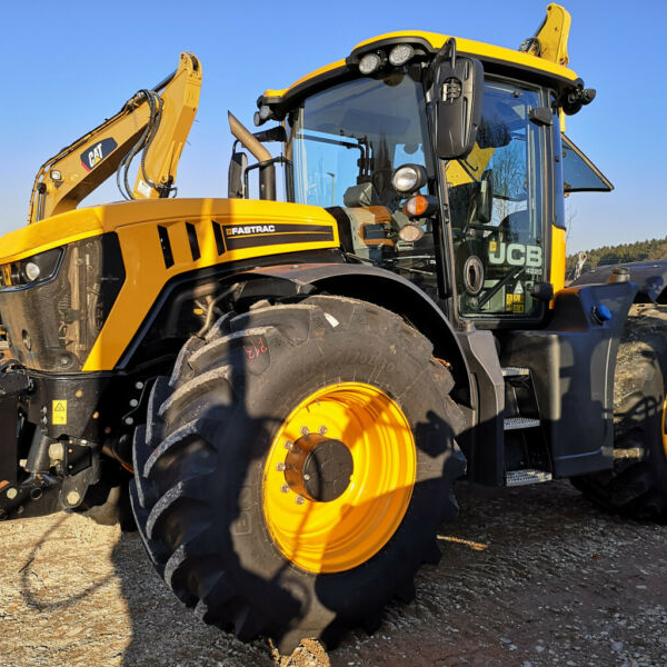 J C B Fastrac 4220