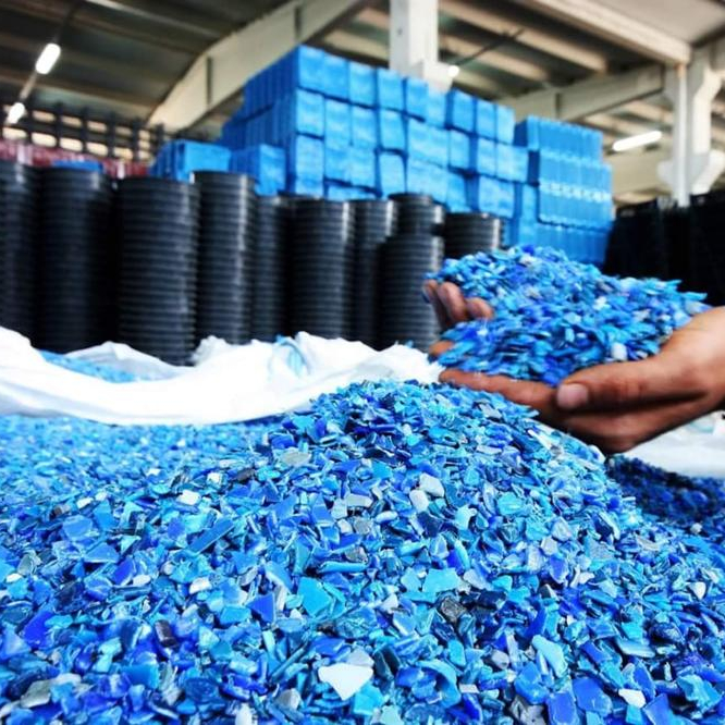 HDPE синий барабан пластиковые обрезки переработанные синие HDPE обрезки по лучшей цене
